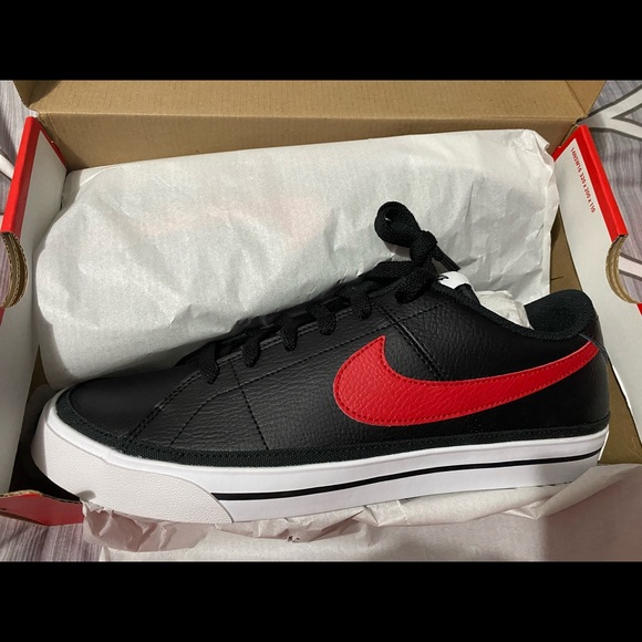 Nike - Picture 2 of 2